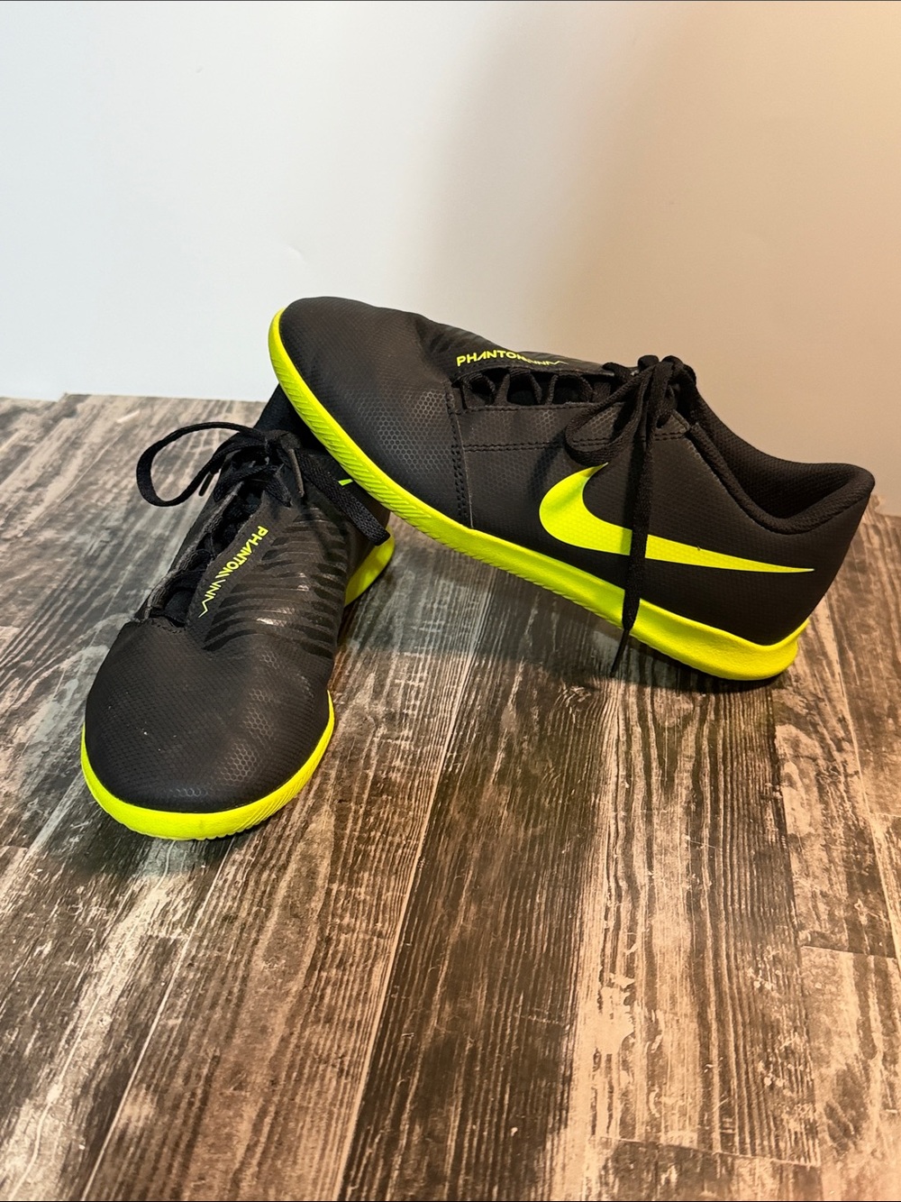 Nike Jr Phantom Venom Club IC Indoor Soccer Sneakers